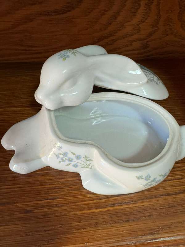 Elizabeth Arden sleeping rabbit trinket holder