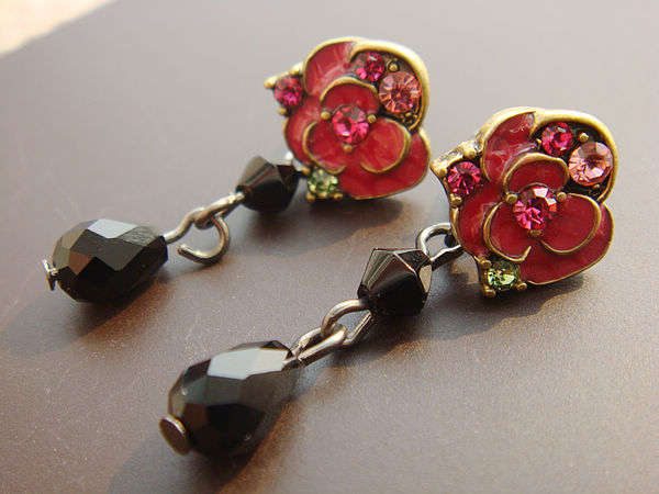 [20% discount NOW R52]ANNA SUI STUNNING PINK ROSE EARRINGS