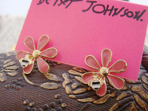 Betsey Johnson lovely bee red flowers stud earrings