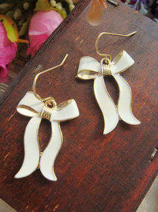 Vintage Fashion Gold White Enamel Bowknot Dangle Earrings
