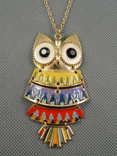 Lovely Vintage Lucky Owl pendant necklace