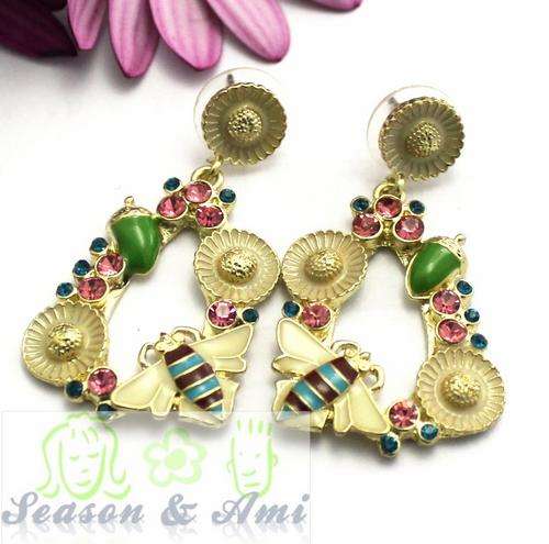 daisy&bee flower drop earrings