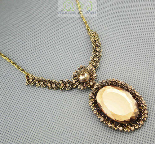 vintage style big rhinestone necklace