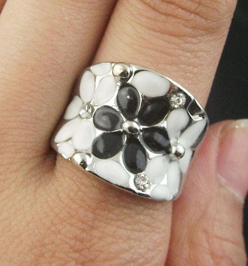 fashion flower rings(size 9)