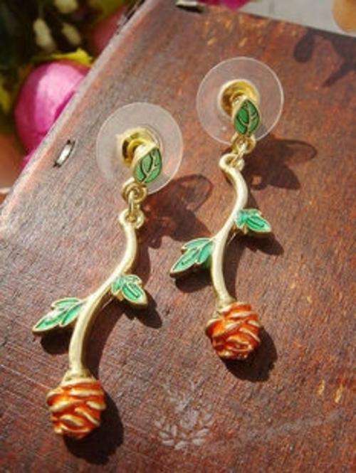 Lovely Fashion Style Betsey Johnson Rose Earrings