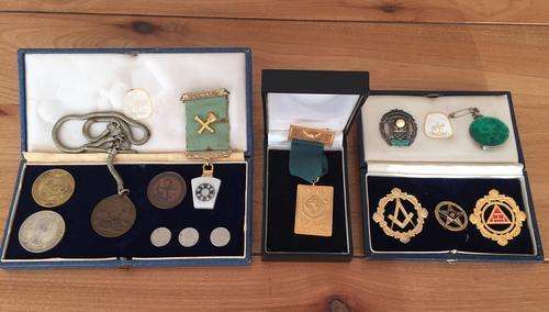 MASONIC JEWELS FREE MASON GOLD MEDAL VOORTREKKER BOER WAR COINS SILVER FOB CHAIN RARE