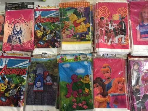 Assorted party plastic table cloths (50 pieces)