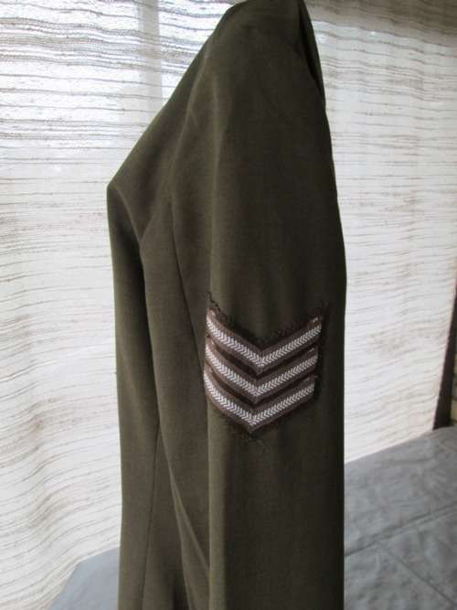 SA ARMY-1981-OLD STEP OUT TUNIC/ SGT-RANK ARM INSIGNIA