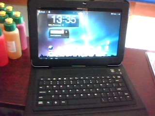 Samsung Galaxy Tab P7500 32 gig Wifi and 3g + Keyboard and pouch (Shipping R90)