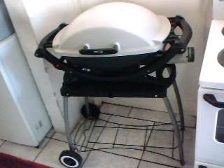 Weber Q200 Gas Braai + Cover (Collection only)