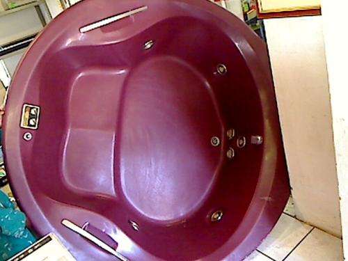 Jaccuzi Bath + Pump (Collection Only !!!!!)