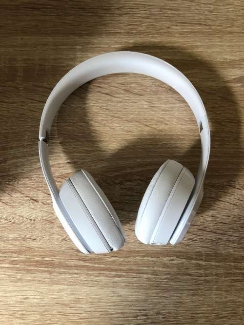 Beats Solo 3 Wireless On-Ear Headphones - Gloss White - Mint Condition!!!