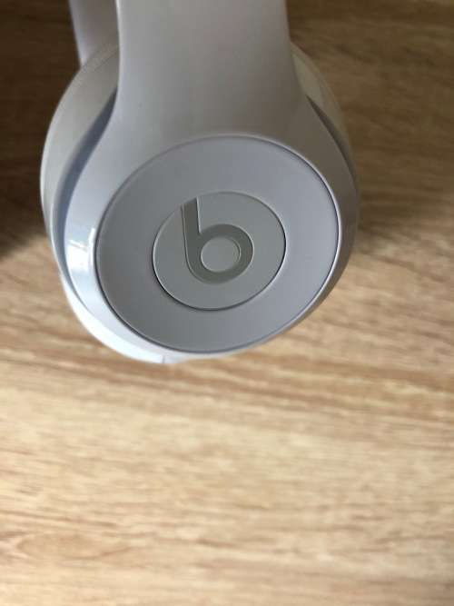 Beats Solo 3 Wireless On-Ear Headphones - Gloss White - Mint Condition!!!