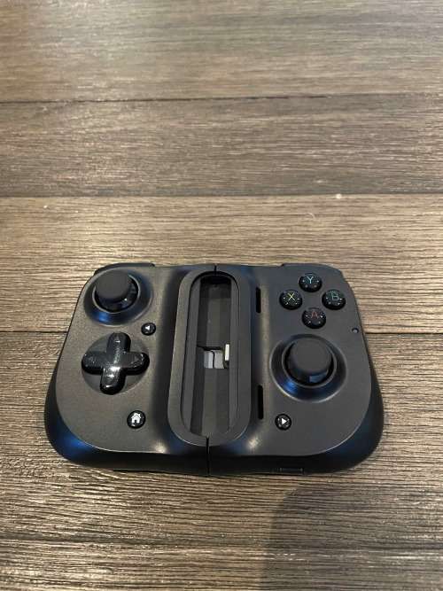 Razer - Kishi Smartphone Gaming Controller (Android)