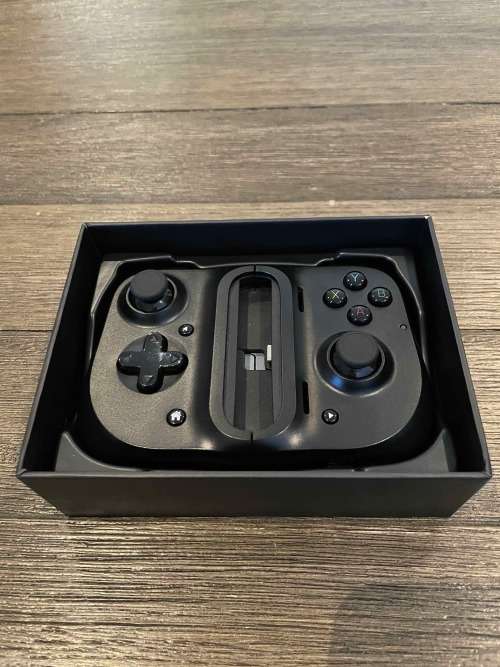 Razer - Kishi Smartphone Gaming Controller (Android)