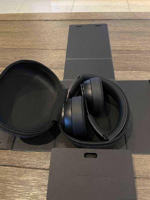 Beats Solo Pro (Wireless Noise Cancelling Headphones, 2021), Matte Black