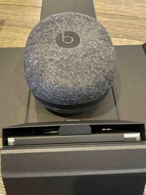 Beats Solo Pro (Wireless Noise Cancelling Headphones, 2021), Matte Black