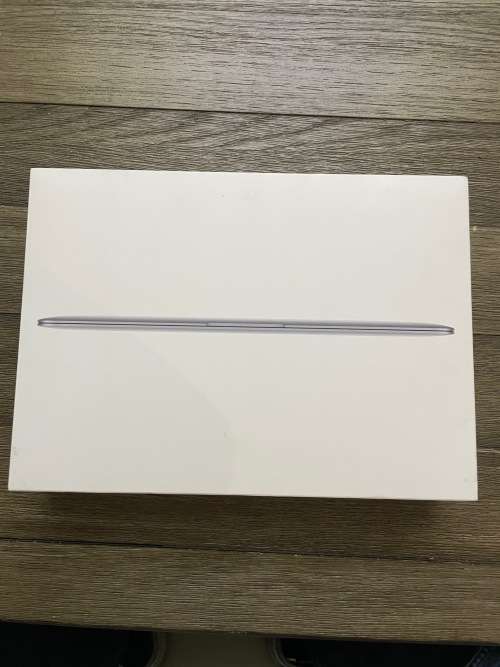 **BARGAIN BUY**2017 APPLE MACBOOK RETINA 12` SPACE GREY - ORIGINAL BOX AND CHARGER + FREE THULE CASE