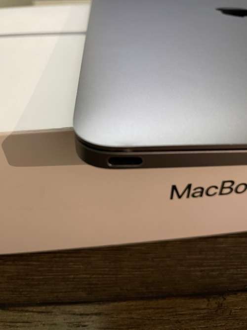 **BARGAIN BUY**2017 APPLE MACBOOK RETINA 12` SPACE GREY - ORIGINAL BOX AND CHARGER + FREE THULE CASE