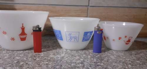 3 PERFECT MILKGLASS MIXING BOWLS