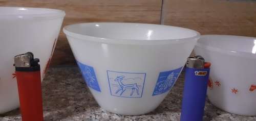 3 PERFECT MILKGLASS MIXING BOWLS