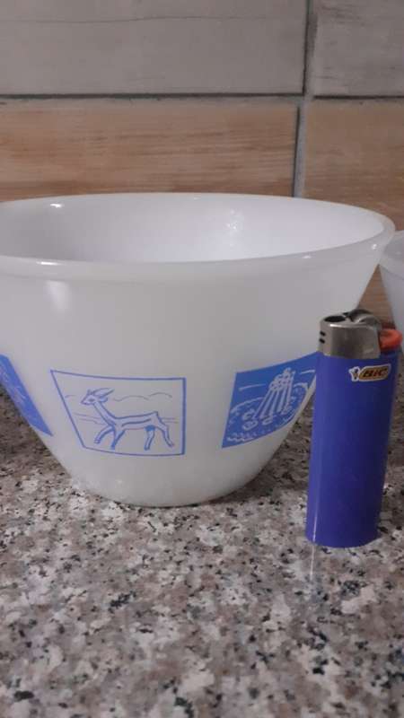 3 PERFECT MILKGLASS MIXING BOWLS