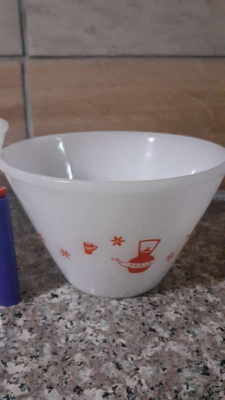3 PERFECT MILKGLASS MIXING BOWLS