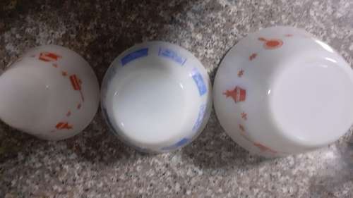 3 PERFECT MILKGLASS MIXING BOWLS