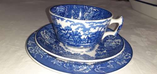ALL TIME FAVOURITE WOODS WARE ENGLISH SCENERY TEA TRIO (no 1)