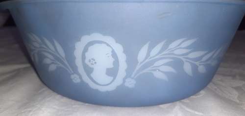 Stunning blue MILKGLASS GLASBAKE OVENDISH (USA)