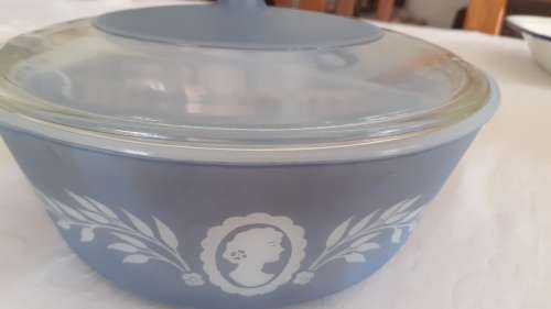 Stunning blue MILKGLASS GLASBAKE OVENDISH (USA)