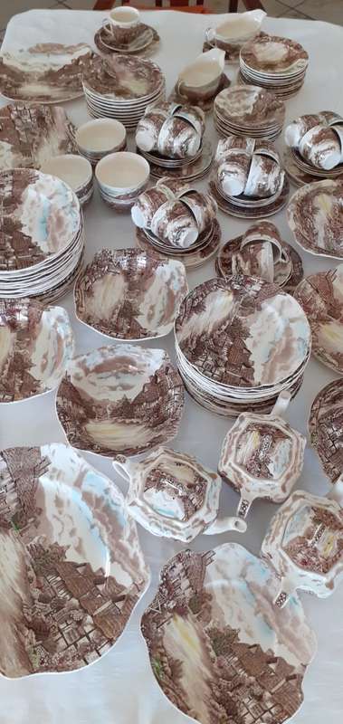 Old ENGLISH COUNTRY SIDE BREAKFAST/ FISH PLATES JOHNSON BROS (12 available)