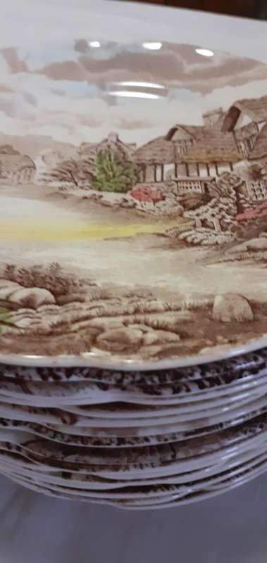 Old ENGLISH COUNTRY SIDE BREAKFAST/ FISH PLATES JOHNSON BROS (12 available)