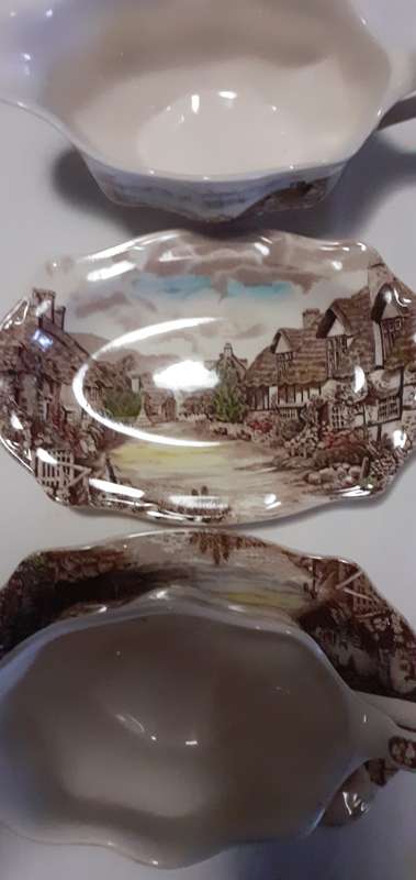 SAUCE BOAT WITH UNDERPLATE OLDE ENGLISH COUNTRY SIDE JOHNSON BROS