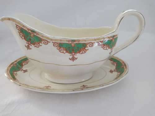EXCELLENT CONDITION GRINDLEY SAUCE BOAT WITH UNDER PLATE