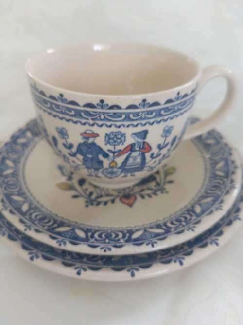 JOHNSON BROS HEARTS and FLOWERS TEA TRIO 4 available