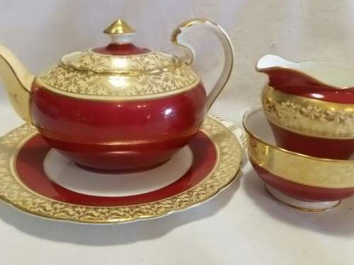 STUNNING,PERFECT  AYNSLEY TEAPOT, CREAMER , SUGAR BOWL AND CAKE PLATE