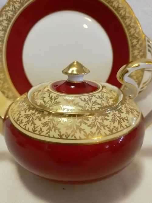 STUNNING,PERFECT  AYNSLEY TEAPOT, CREAMER , SUGAR BOWL AND CAKE PLATE
