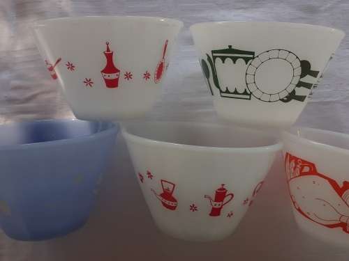 5 MILK GLASS MIXING BOWLS FOR ONE BID