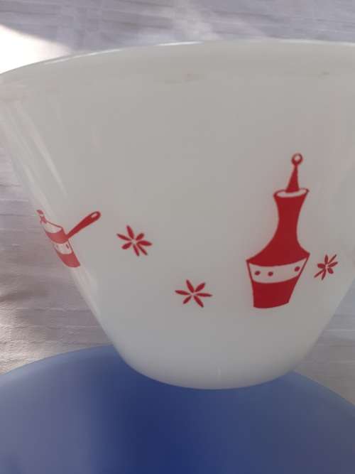5 MILK GLASS MIXING BOWLS FOR ONE BID