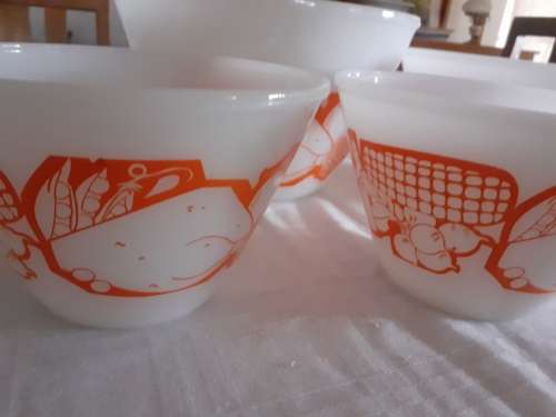 4 MILK GLASS MIXING BOWLS FOR 1 BID