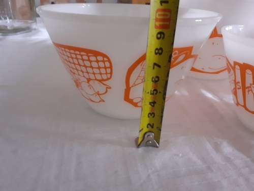4 MILK GLASS MIXING BOWLS FOR 1 BID