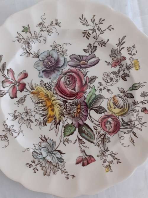 PERFECT SHERATON PATTERN DINNER PLATE 6 AVAILABLE BY JOHNSON BROS