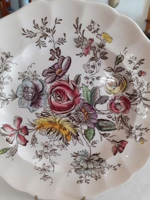 PERFECT SHERATON PATTERN DINNER PLATE 6 AVAILABLE BY JOHNSON BROS