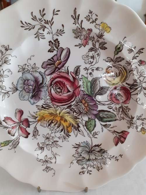 PERFECT SHERATON PATTERN DINNER PLATE 6 AVAILABLE BY JOHNSON BROS