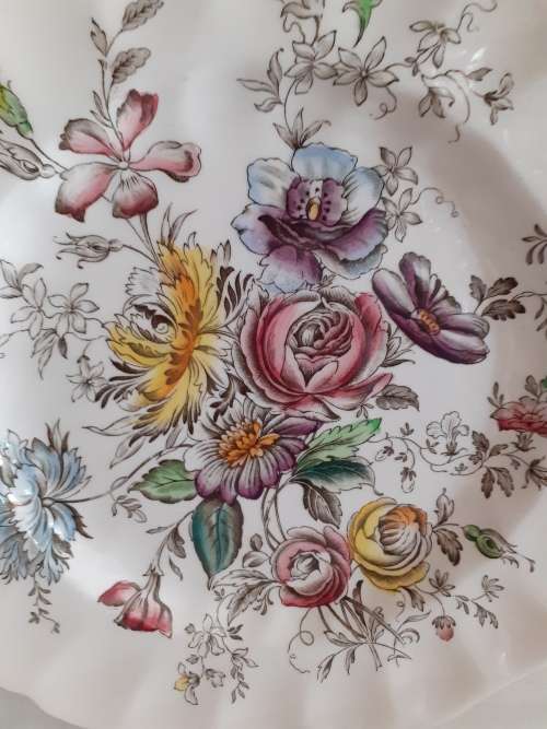 PERFECT SHERATON PATTERN DINNER PLATE 6 AVAILABLE BY JOHNSON BROS
