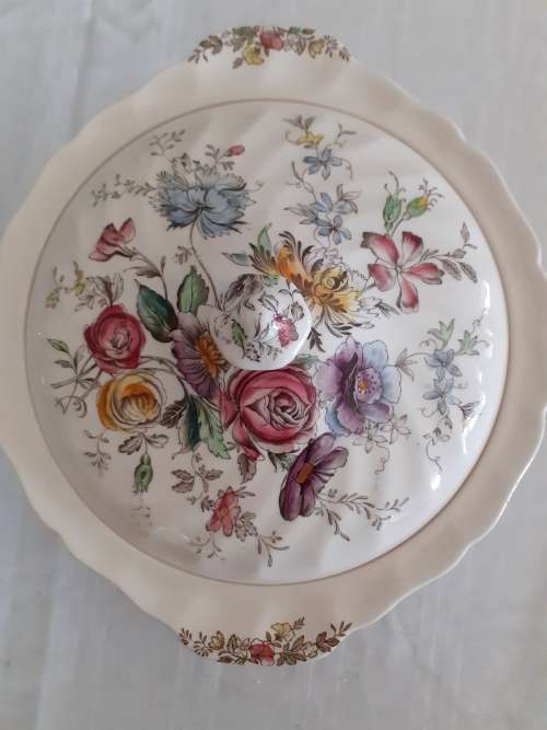 BEAUTIFUL SHERATON JOHNSON BROS TUREEN