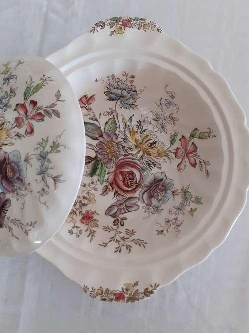 BEAUTIFUL SHERATON JOHNSON BROS TUREEN