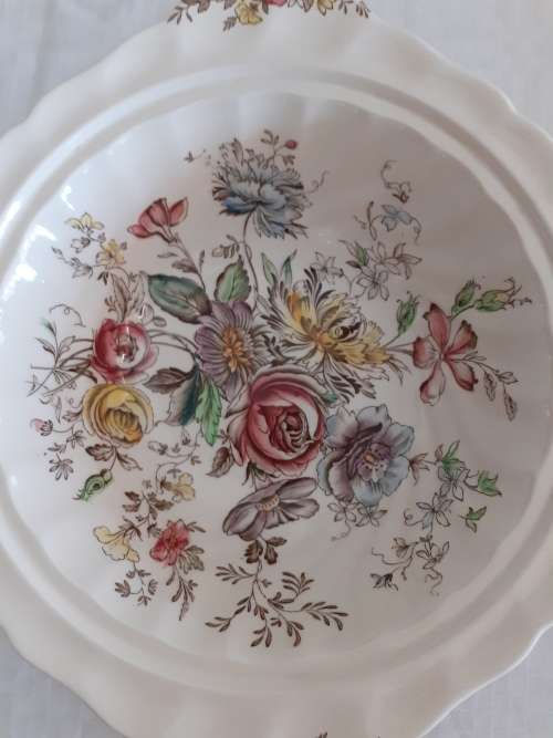 BEAUTIFUL SHERATON JOHNSON BROS TUREEN