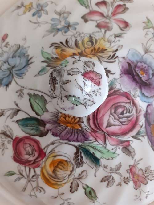 BEAUTIFUL SHERATON JOHNSON BROS TUREEN
